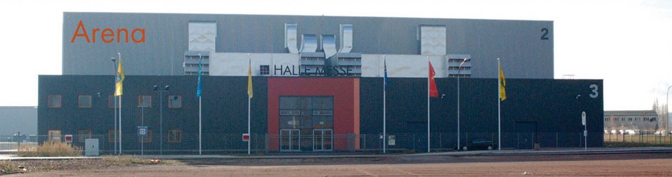 HALLE MESSE Arena mit Platz für Tribünen für insgesamt 7.096 Sitzplätze